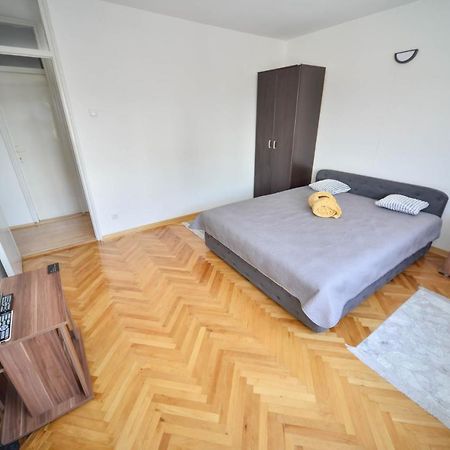 Ferienwohnung Apartman Centar Lux Pirot Exterior foto